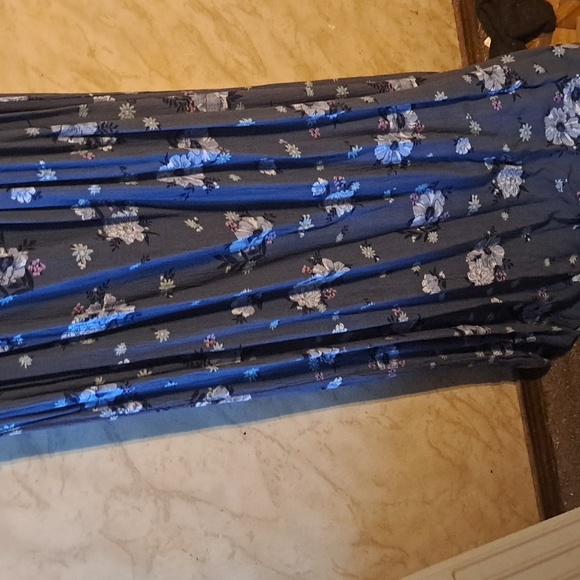 Dress - Picture 2 of 4